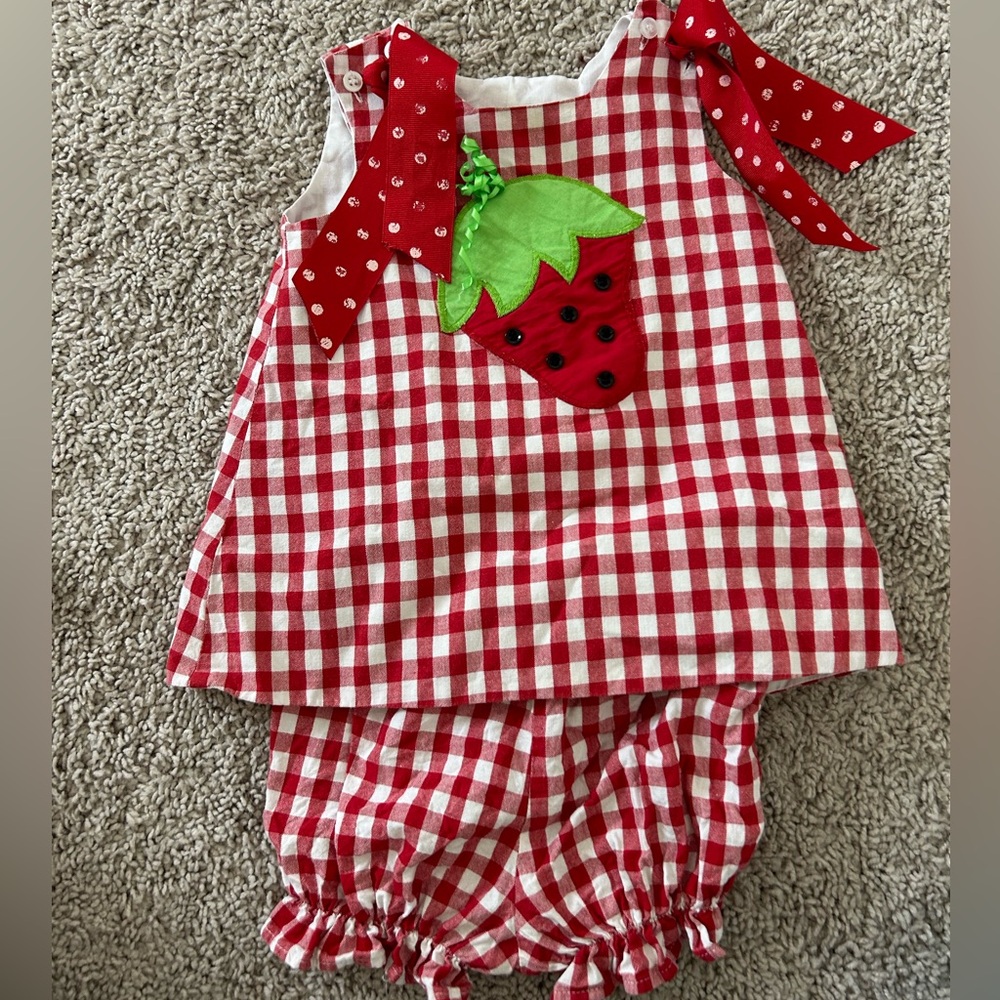 Bailey Boys tank set with strawberries 18 mo, GUC